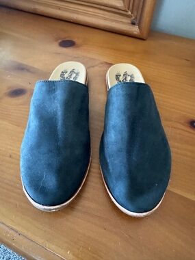 Sorel Women’s Black Suede Slip-On Mules